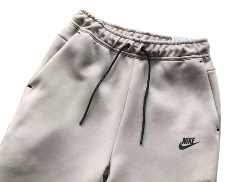 TECH SHORTS – LIGHT GREY